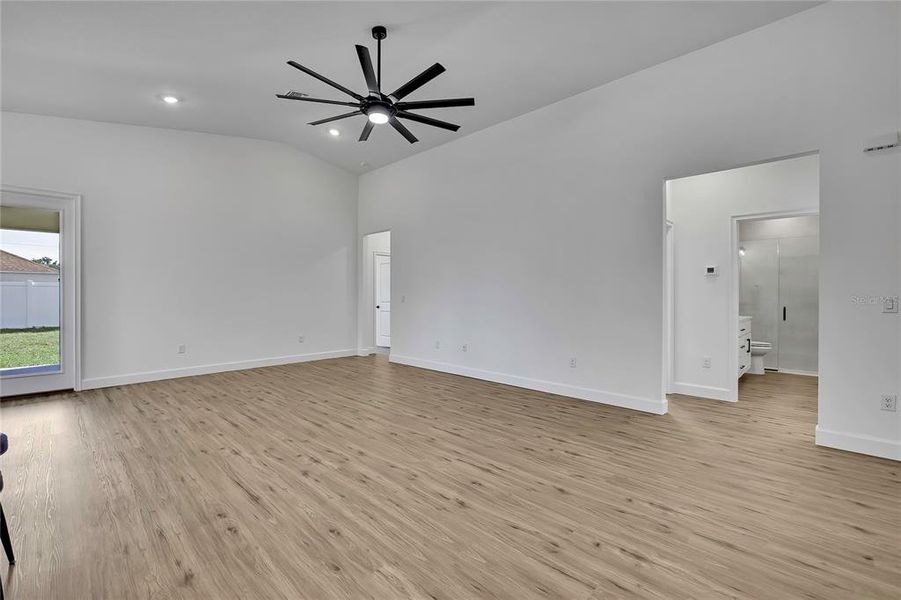 Spacious, unfurnished interior of a new home in , Spring Hill (Image 23).