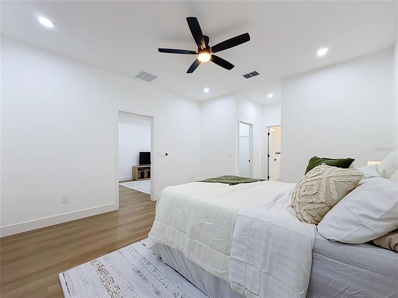 Furnished interior view inside a new home in , Orlando (Image 18).