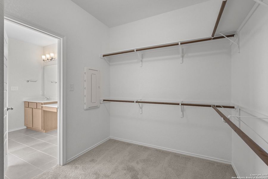 Spacious, unfurnished interior of a new home in Sunflower Ridge, New Braunfels (Image 31). Spacious, unfurnished interior of a new home in Sunflower Ridge, New Braunfels (Image 31).