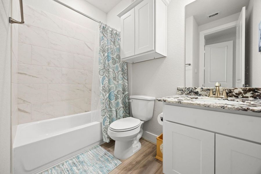 Furnished interior view inside a new home in , Santa Fe (Image 37).