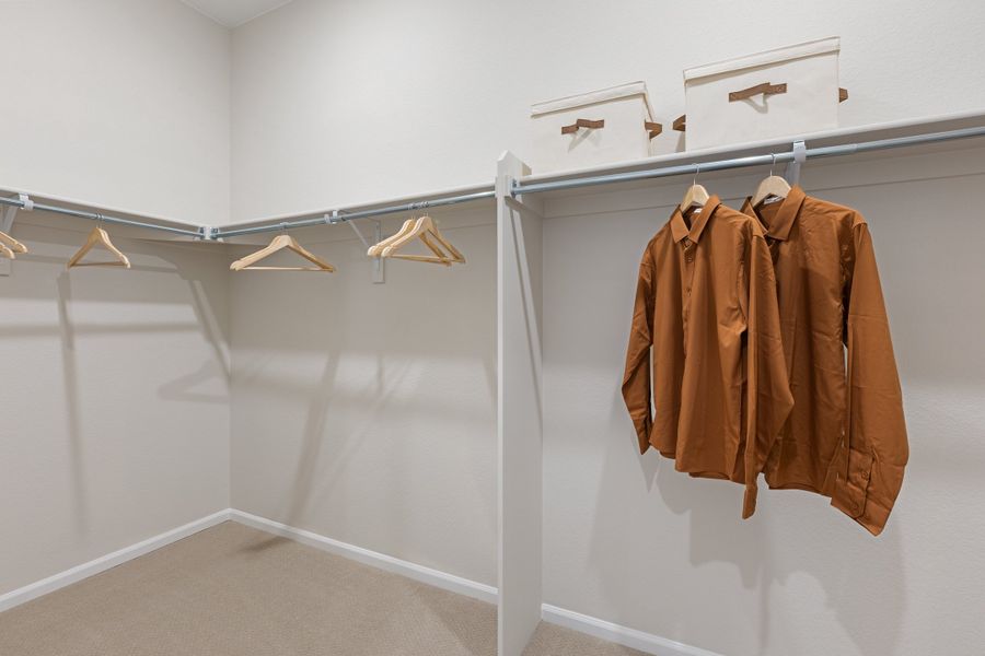 Representative interior finishes for a home built from the 5002 by Risewell Homes in The Estates Collection at Murphy Creek, Aurora (Image 20).