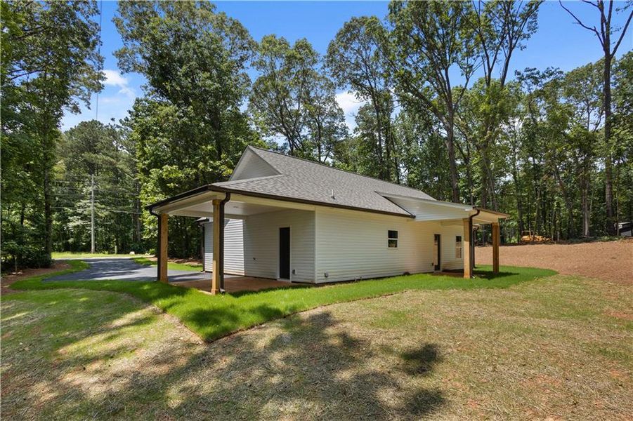 Exterior details and patio area of a home in , Cedartown (Image 23).