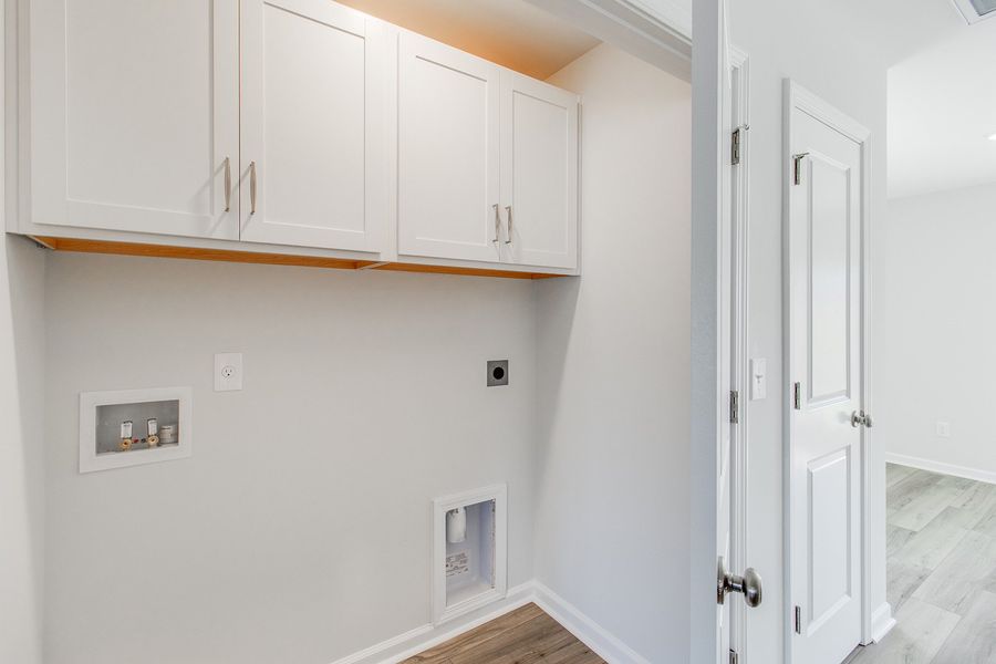 Spacious, unfurnished interior of a new home in Astoria, Columbia (Image 20).