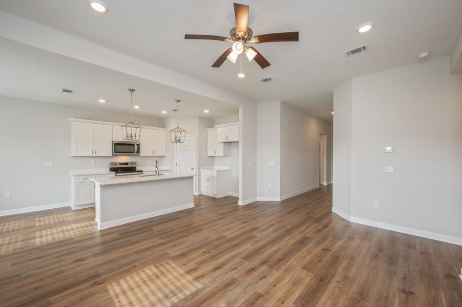 Spacious, unfurnished interior of a new home in Blossom Grove, Crestview (Image 16).