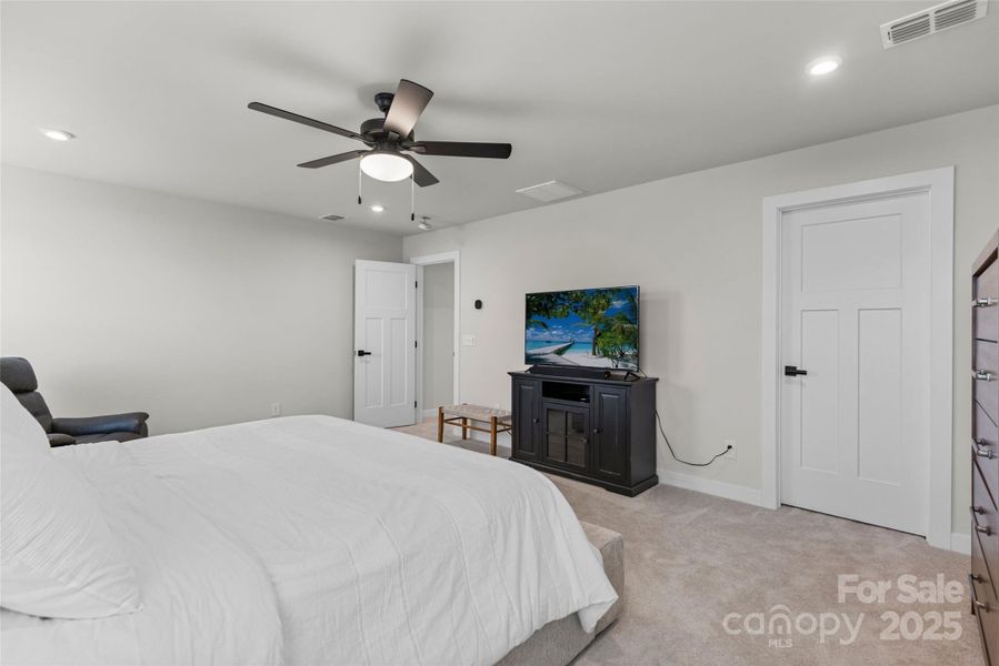 Furnished interior view inside a new home in , Spartanburg (Image 15).