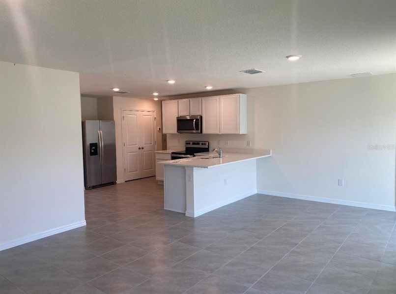 Spacious, unfurnished interior of a new home in Sunset Hills, Summerfield (Image 14).
