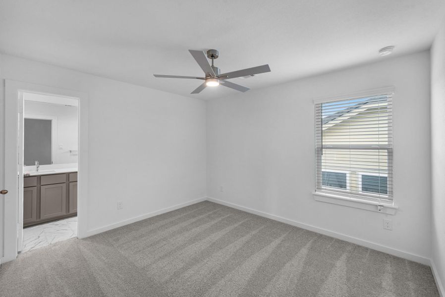 Spacious, unfurnished interior of a new home in Grand Mason Crossing, Katy (Image 25).