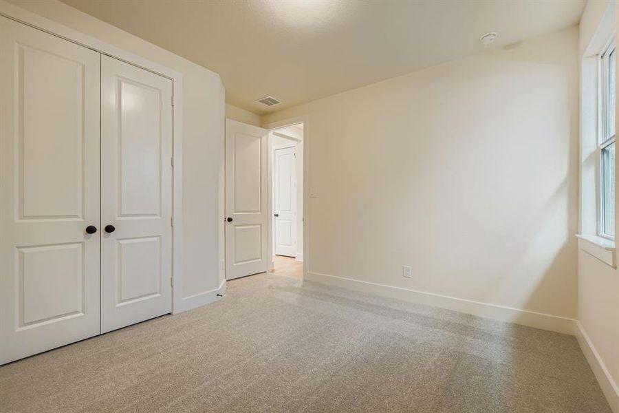 Spacious, unfurnished interior of a new home in Hillstead, Lavon (Image 25).