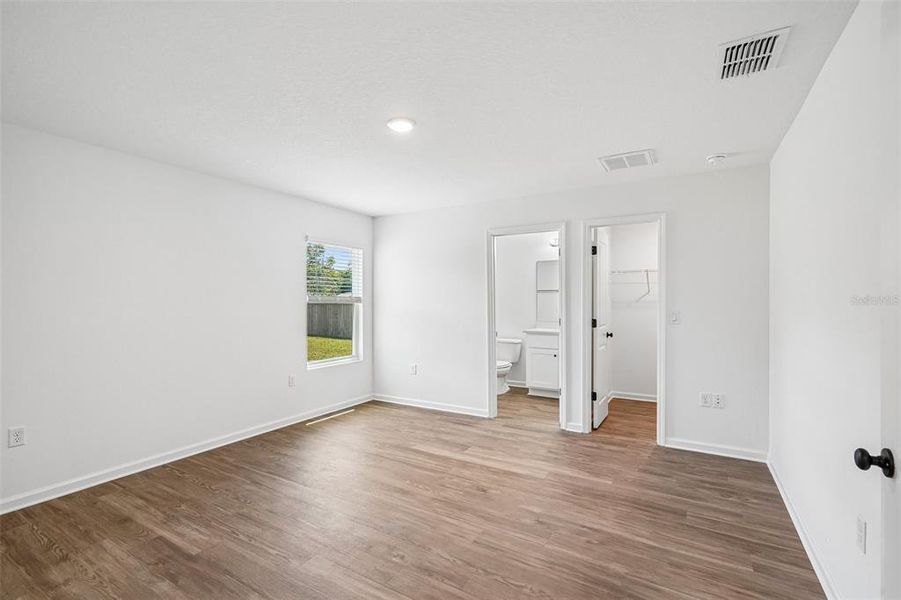 Spacious, unfurnished interior of a new home in , Ocala (Image 14).