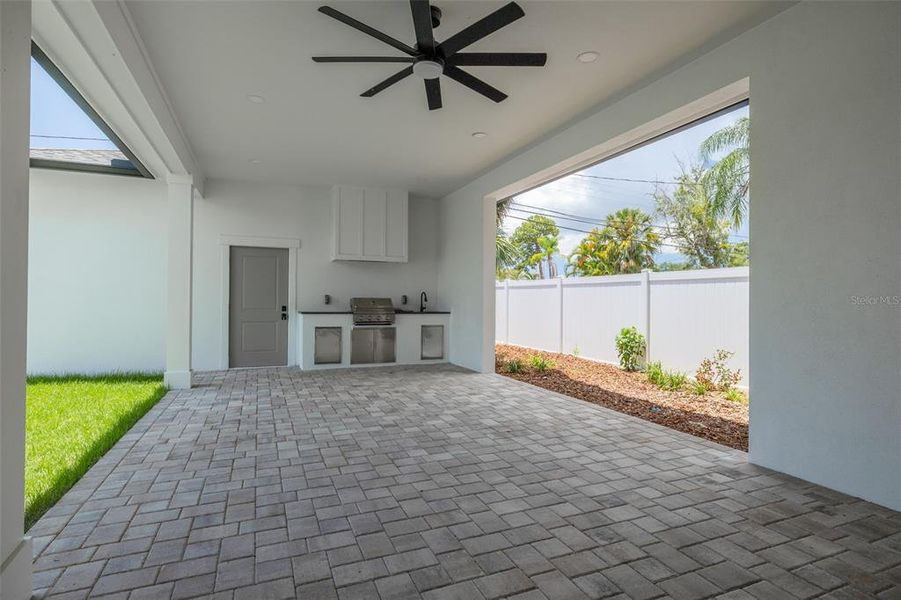 Exterior details and patio area of a home in , St. Petersburg (Image 3).