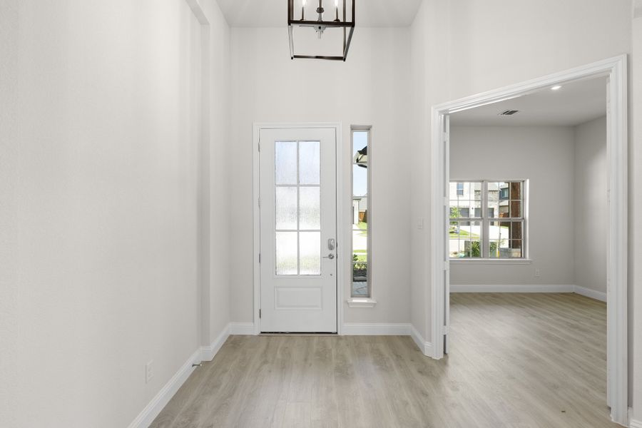 Representative unfurnished interior of a home built from the Cedarwood II by Sandlin Homes in Lakesong, Midlothian (Image 15).