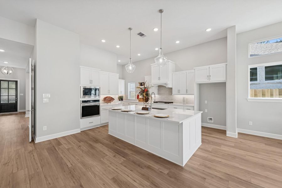 Another view of this beautiful Kithen! Imagine cooking your favorite meal here! Or entertaining your family and friends. Another view of this beautiful Kithen! Imagine cooking your favorite meal here! Or entertaining your family and friends.