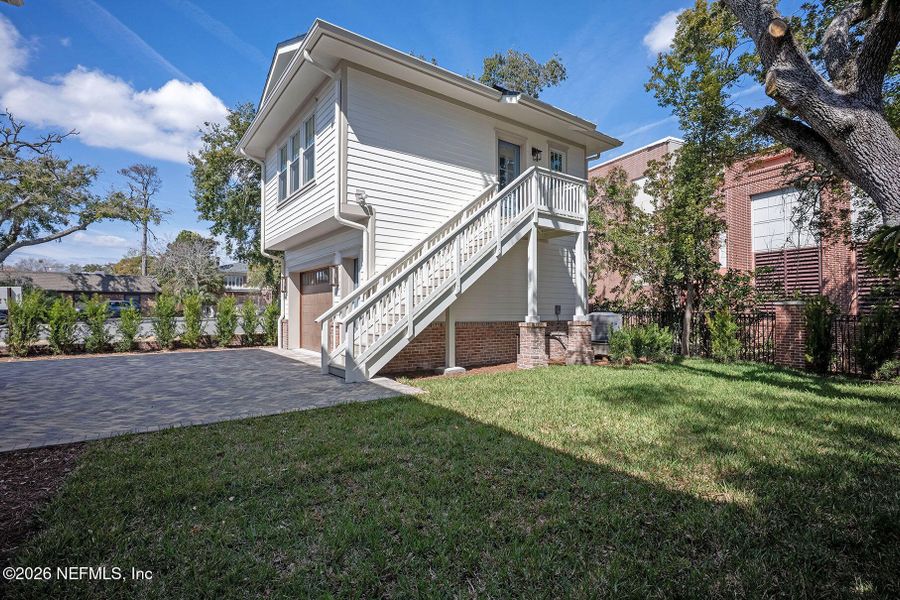 Exterior details and patio area of a home in , Jacksonville (Image 38).
