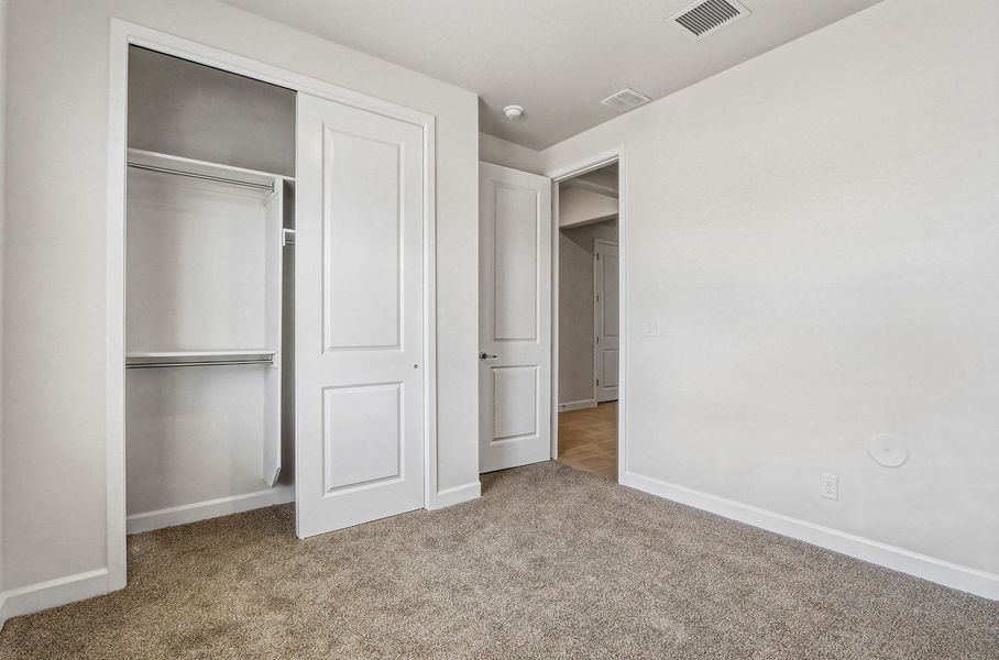 Spacious, unfurnished interior of a new home in Summer Sky North, El Paso (Image 20).