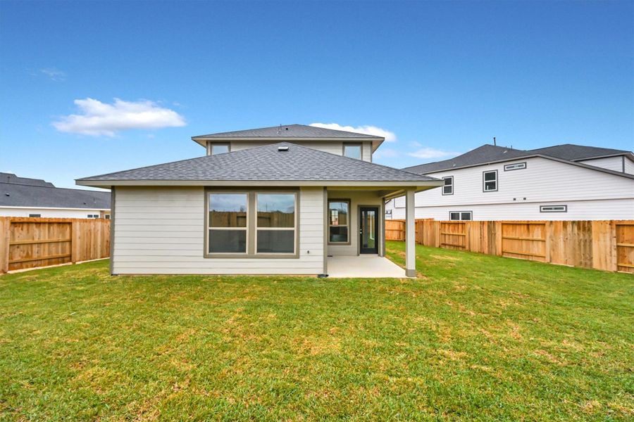 Exterior details and patio area of a home in La Segarra 40', Brookshire (Image 25).