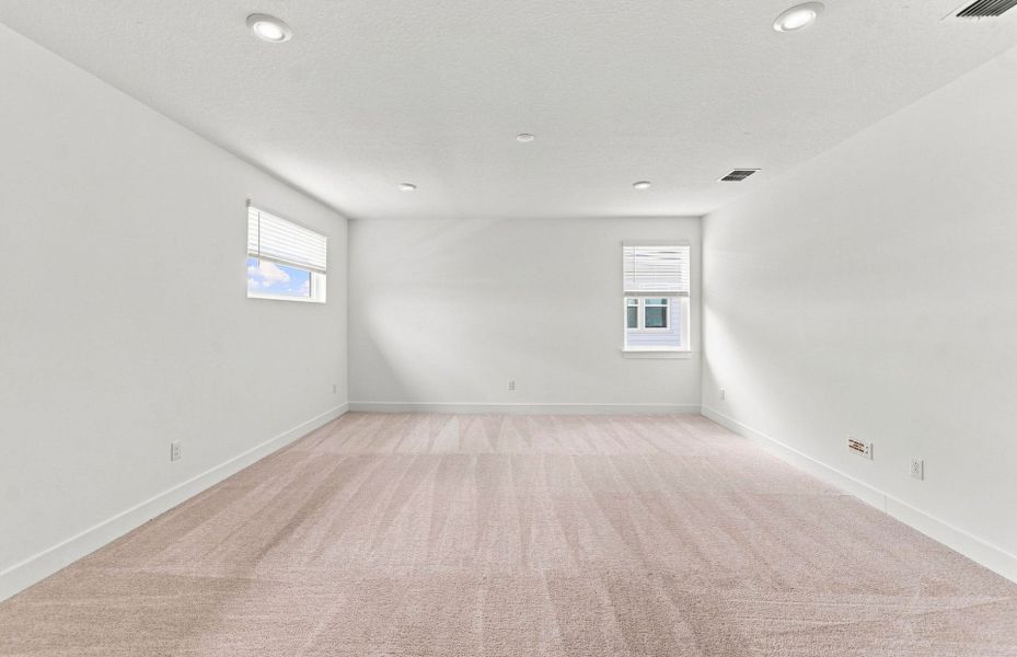 Spacious, unfurnished interior of a new home in Two Rivers, Zephyrhills (Image 24).