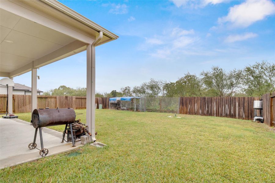 Exterior details and patio area of a home in Fairpark Village, Rosenberg (Image 22).