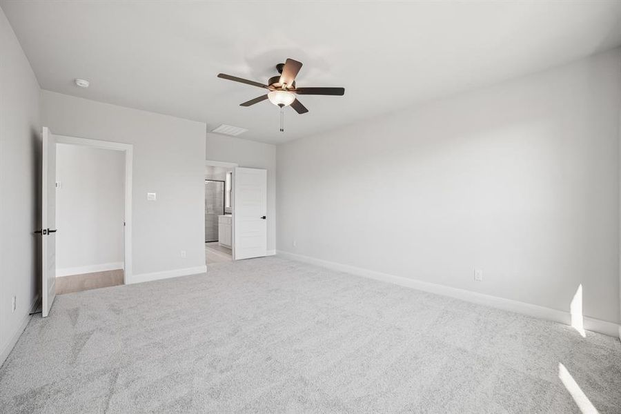 Spacious, unfurnished interior of a new home in Creekshaw – Classic, Royse City (Image 15). Spacious, unfurnished interior of a new home in Creekshaw – Classic, Royse City (Image 15).