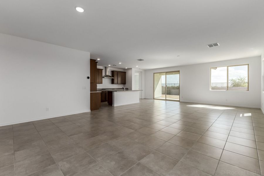 Spacious, unfurnished interior of a new home in Tierra Vistoso, Surprise (Image 9).