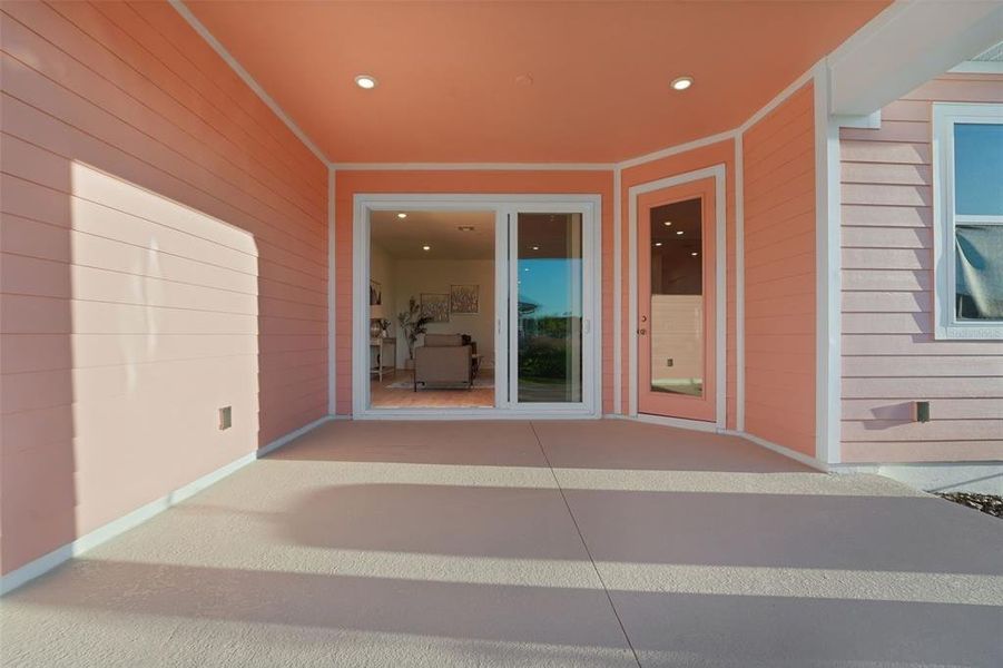 Exterior details and patio area of a home in Green Key Village, Lady Lake (Image 4).