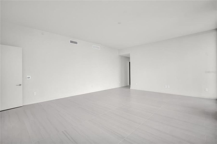 Spacious, unfurnished interior of a new home in , St. Petersburg (Image 24).