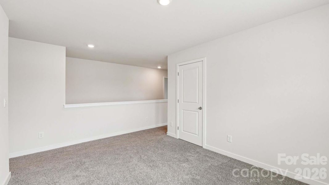 Spacious, unfurnished interior of a new home in Sonoma Hills, Charlotte (Image 27).