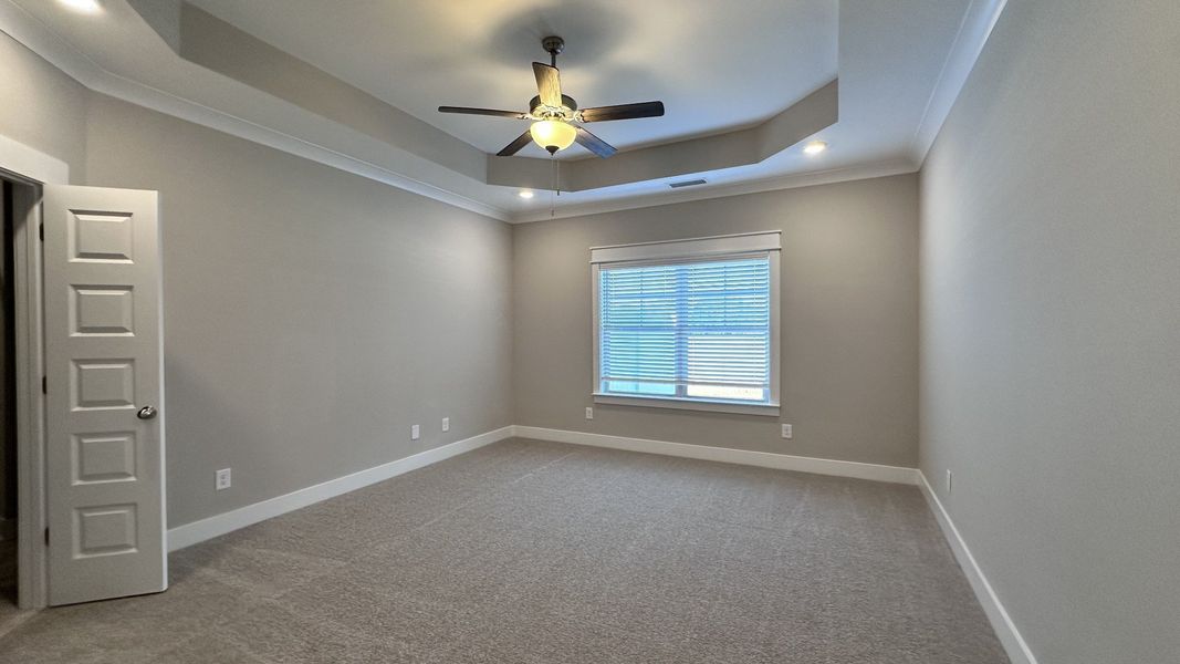 Spacious, unfurnished interior of a new home in Veterans Cove, Murfreesboro (Image 29).