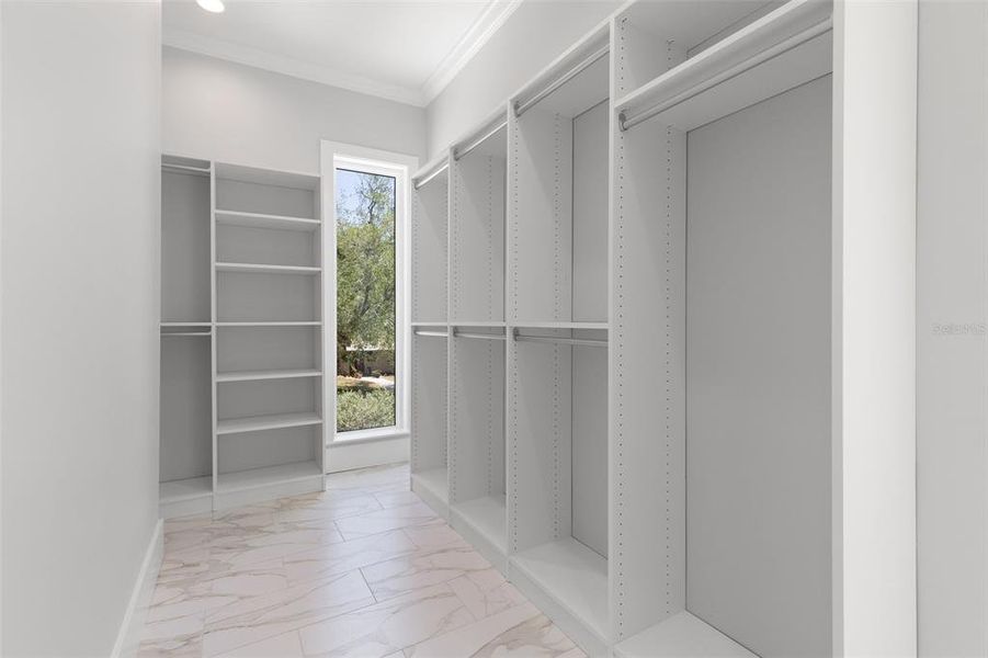 Spacious, unfurnished interior of a new home in , Tampa (Image 19).