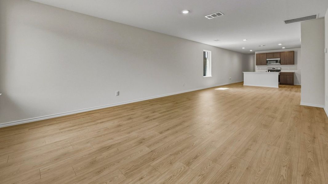 Spacious, unfurnished interior of a new home in Asher Oaks, Bonham (Image 6).