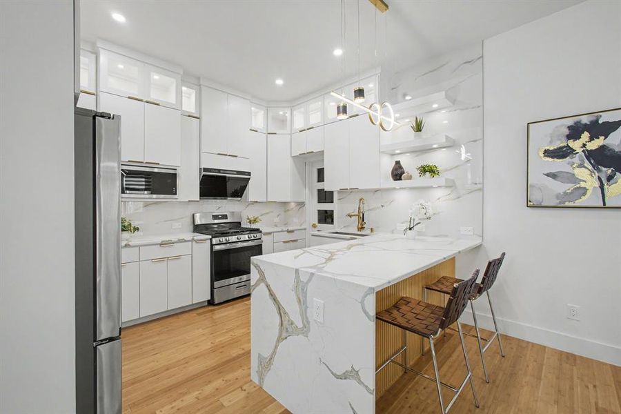 Furnished interior view inside a new home in , Dallas (Image 14).