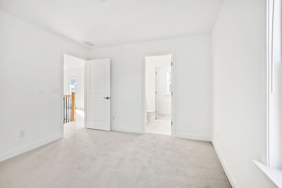 Spacious, unfurnished interior of a new home in Forest Creek, Waxhaw (Image 51).