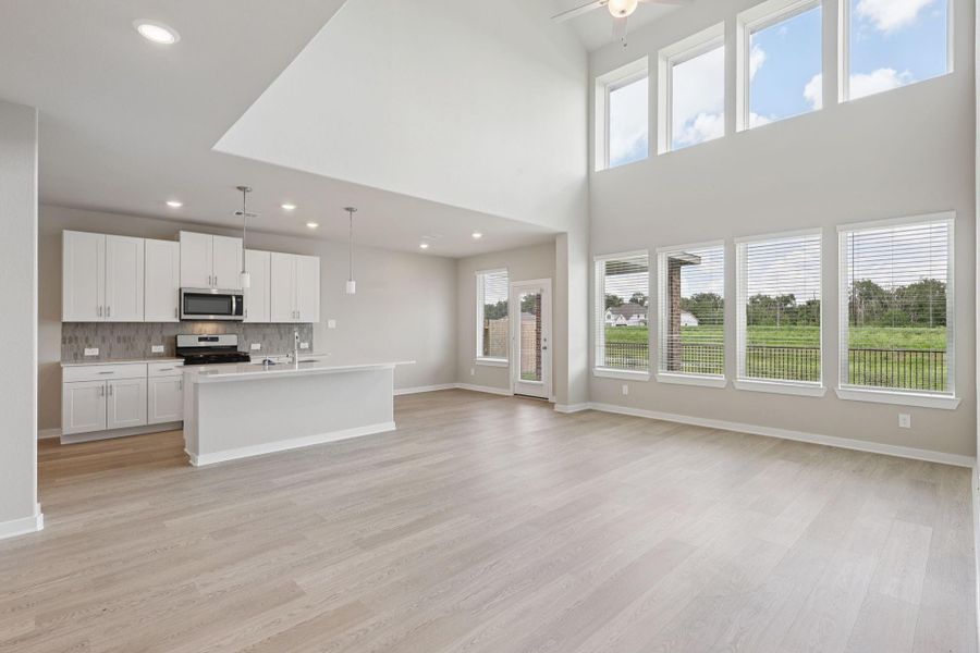 Spacious, unfurnished interior of a new home in Kingdom Heights, Rosenberg (Image 33).