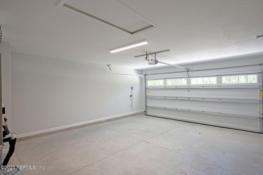 Spacious, unfurnished interior of a new home in , Jacksonville (Image 17).