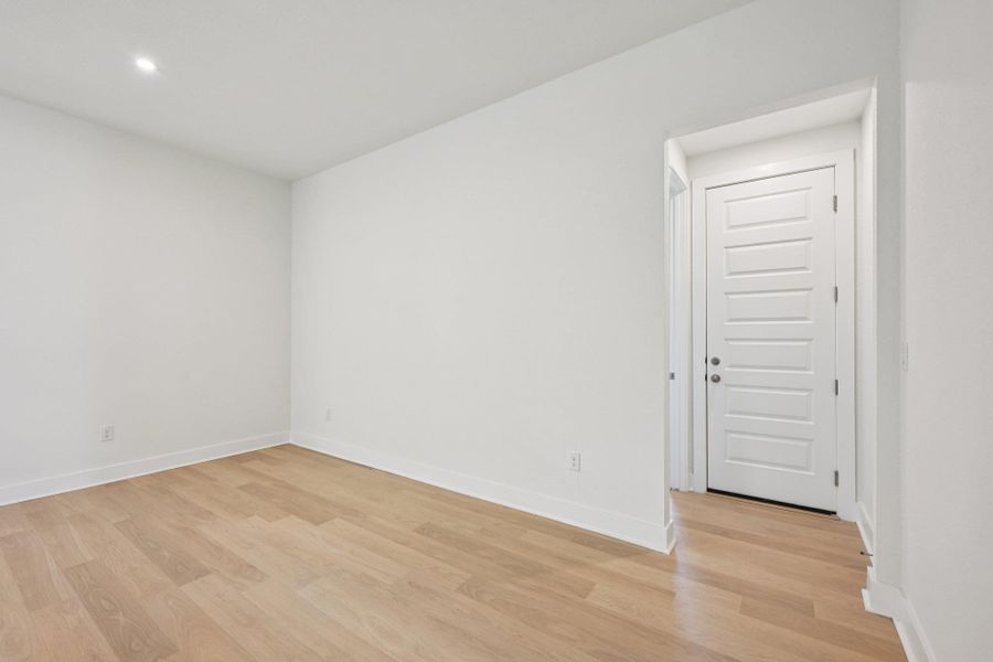 Spacious, unfurnished interior of a new home in Persimmon, Buda (Image 22). Spacious, unfurnished interior of a new home in Persimmon, Buda (Image 22).