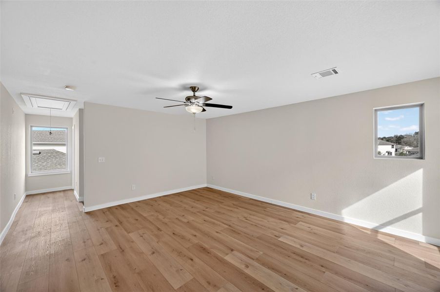 Spacious, unfurnished interior of a new home in Chapel Run, Montgomery (Image 16).