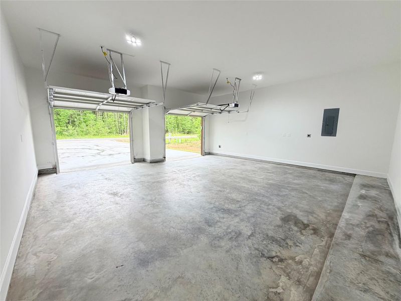 Spacious, unfurnished interior of a new home in , Dayton (Image 37).