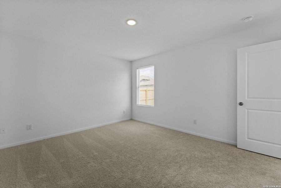 Spacious, unfurnished interior of a new home in Higdon Crossing, San Antonio (Image 19).