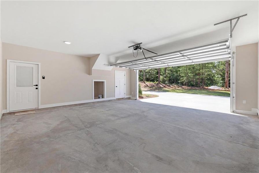 Spacious, unfurnished interior of a new home in , Clarkesville (Image 29).