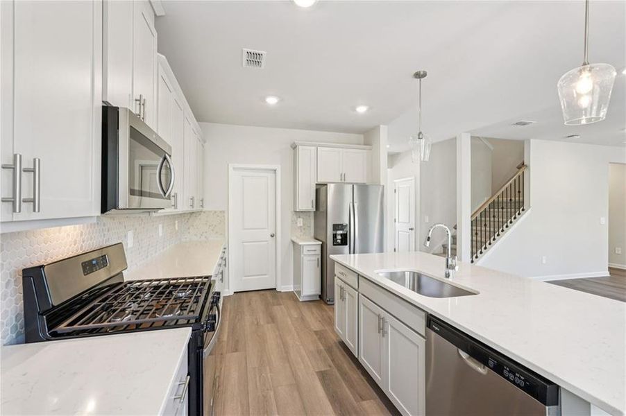 Furnished interior view inside a new home in Ivey Township, Dallas (Image 16).
