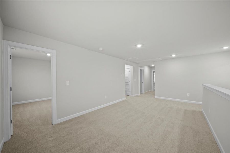 Spacious, unfurnished interior of a new home in Village at White Pine, Pendleton (Image 15).