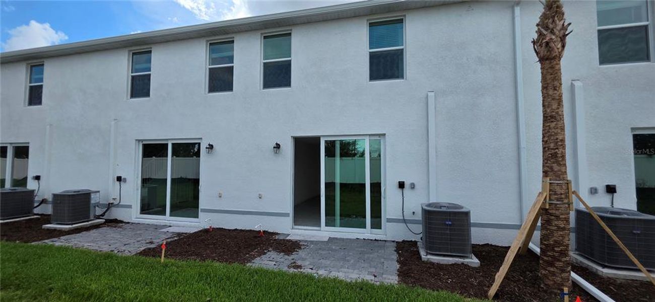 Exterior details and patio area of a home in , Bradenton (Image 15).