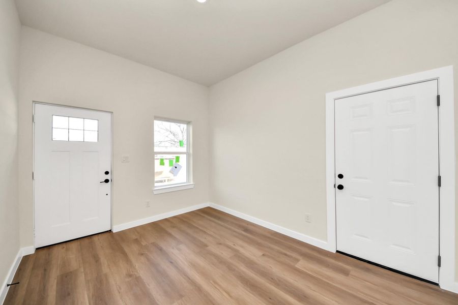 Spacious, unfurnished interior of a new home in , Houston (Image 26).