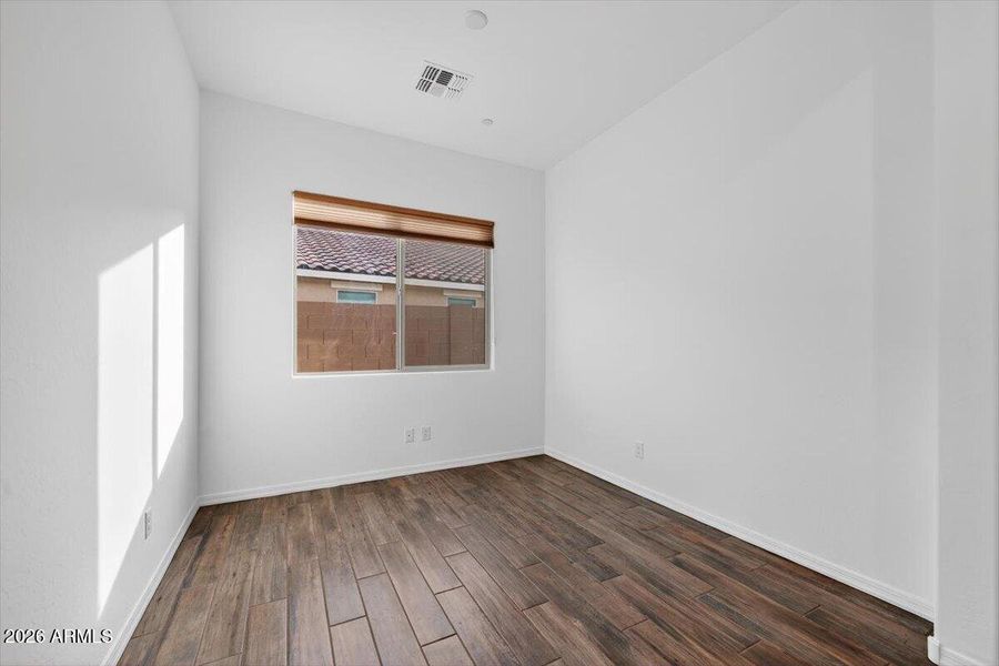 Den/Office Den/Office