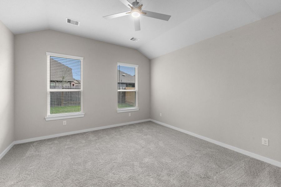 Spacious, unfurnished interior of a new home in Barton Creek Ranch, Conroe (Image 29).