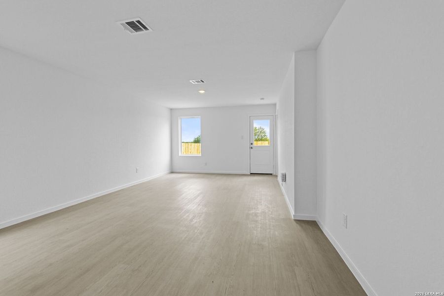 Spacious, unfurnished interior of a new home in Spring Grove, St. Hedwig (Image 19).