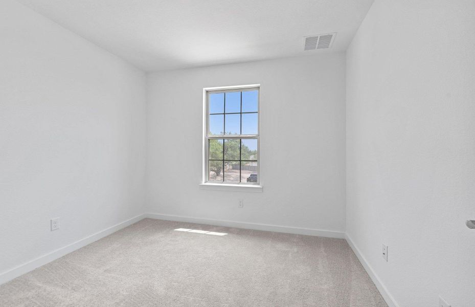 Spacious, unfurnished interior of a new home in Wolf Ranch, Georgetown (Image 33).