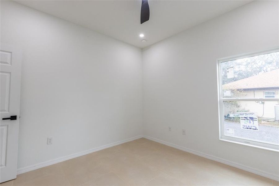 Spacious, unfurnished interior of a new home in , Sebring (Image 74).
