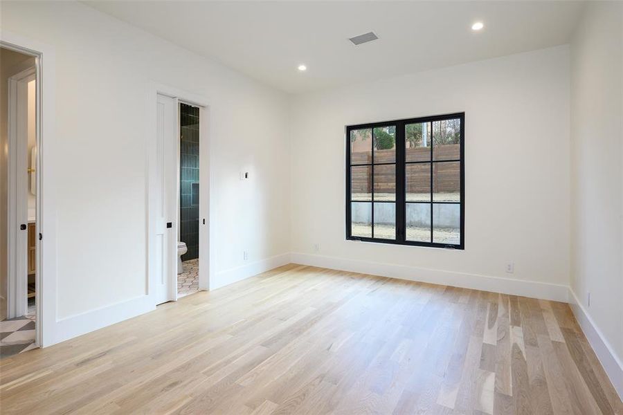 Spacious, unfurnished interior of a new home in , Dallas (Image 25).
