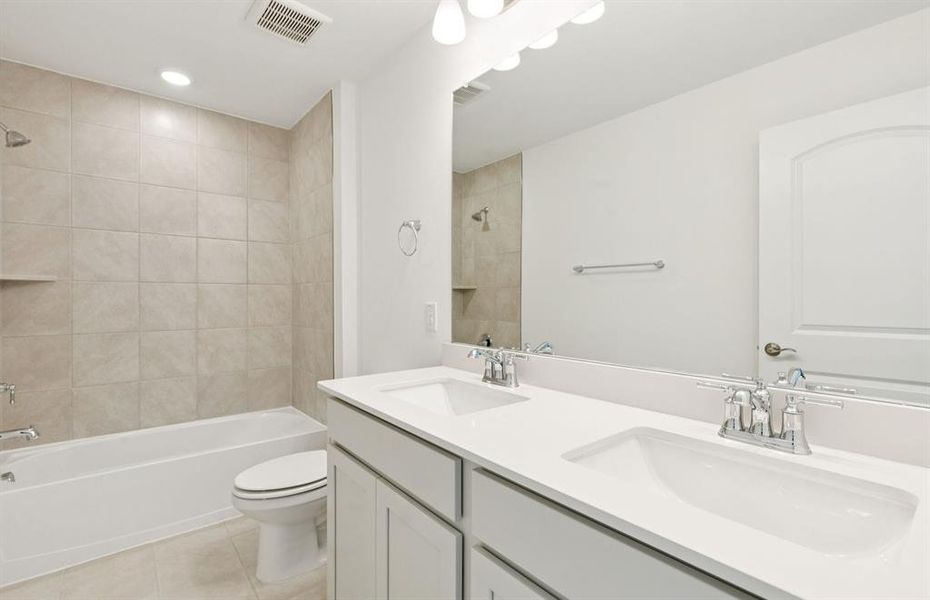 Spacious secondary bathroom