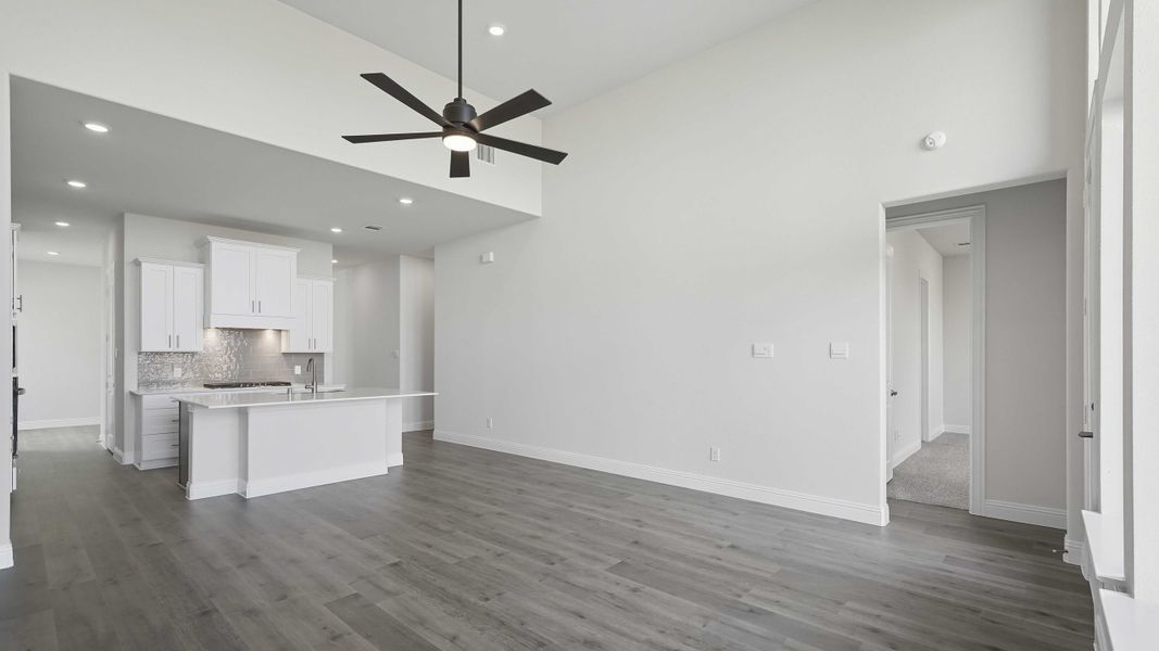 Spacious, unfurnished interior of a new home in Peachtree Meadows, Rockwall (Image 19).